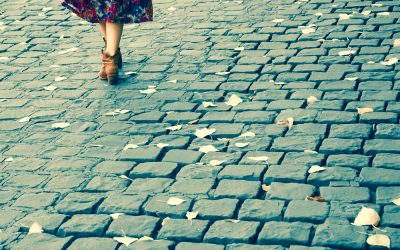 How Does Marilyn Get To Know A Place? Walking Tours.